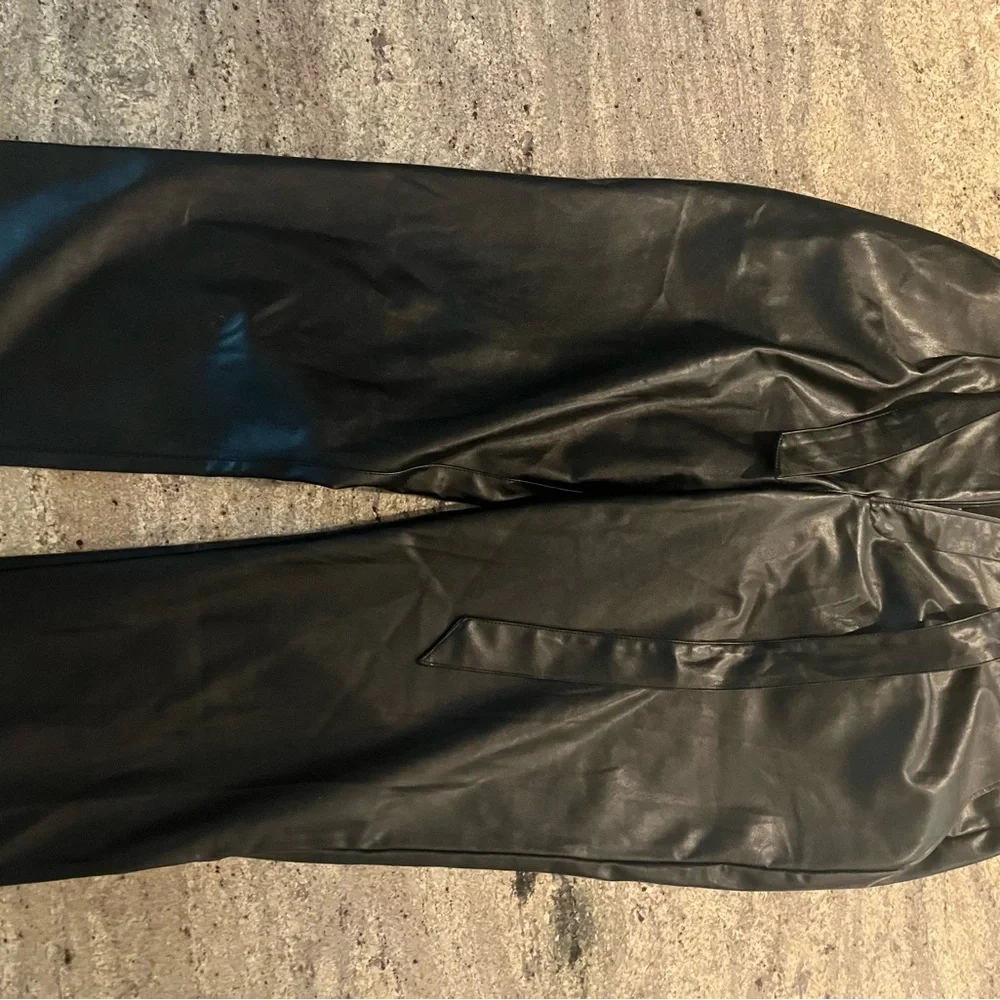 Paige Melila Vegan Leather Pant in Black- Size 8 - Picture 7 of 9